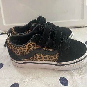 VANS Cheetah Print Low Top Velcro Toddler size 8